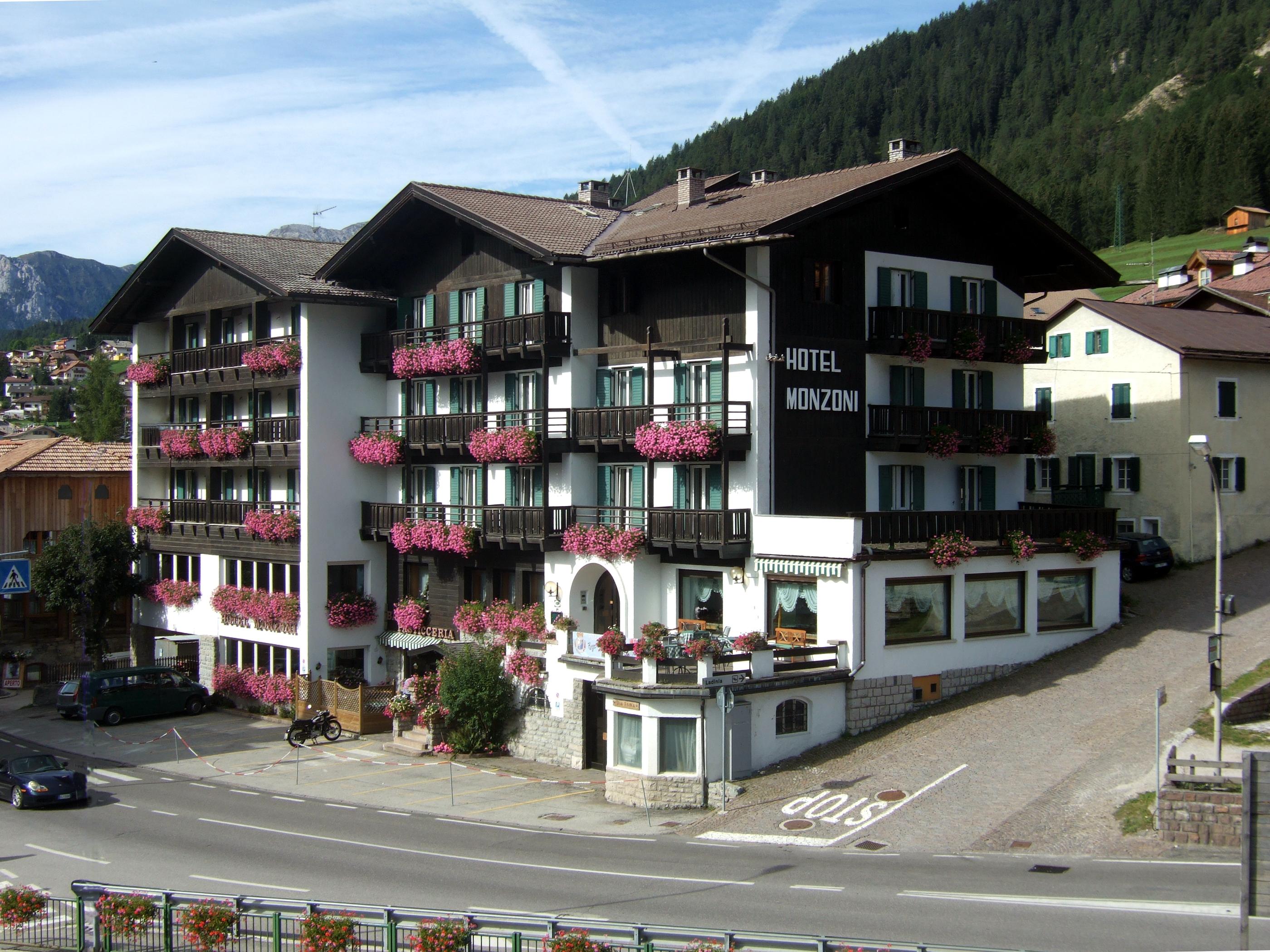 Gh Hotel Monzoni Pozza di Fassa Kültér fotó