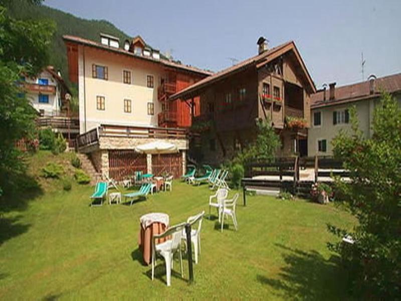 Gh Hotel Monzoni Pozza di Fassa Kültér fotó