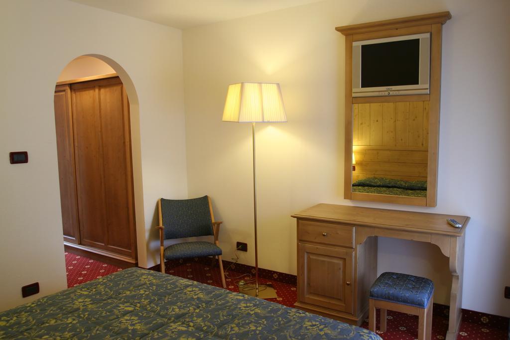 Gh Hotel Monzoni Pozza di Fassa Kültér fotó