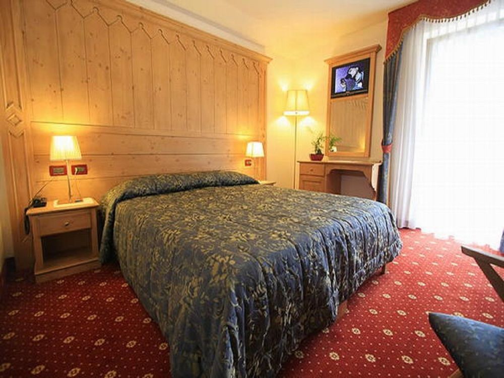 Gh Hotel Monzoni Pozza di Fassa Kültér fotó