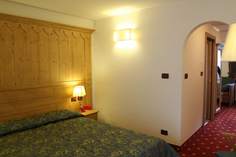 Gh Hotel Monzoni Pozza di Fassa Kültér fotó