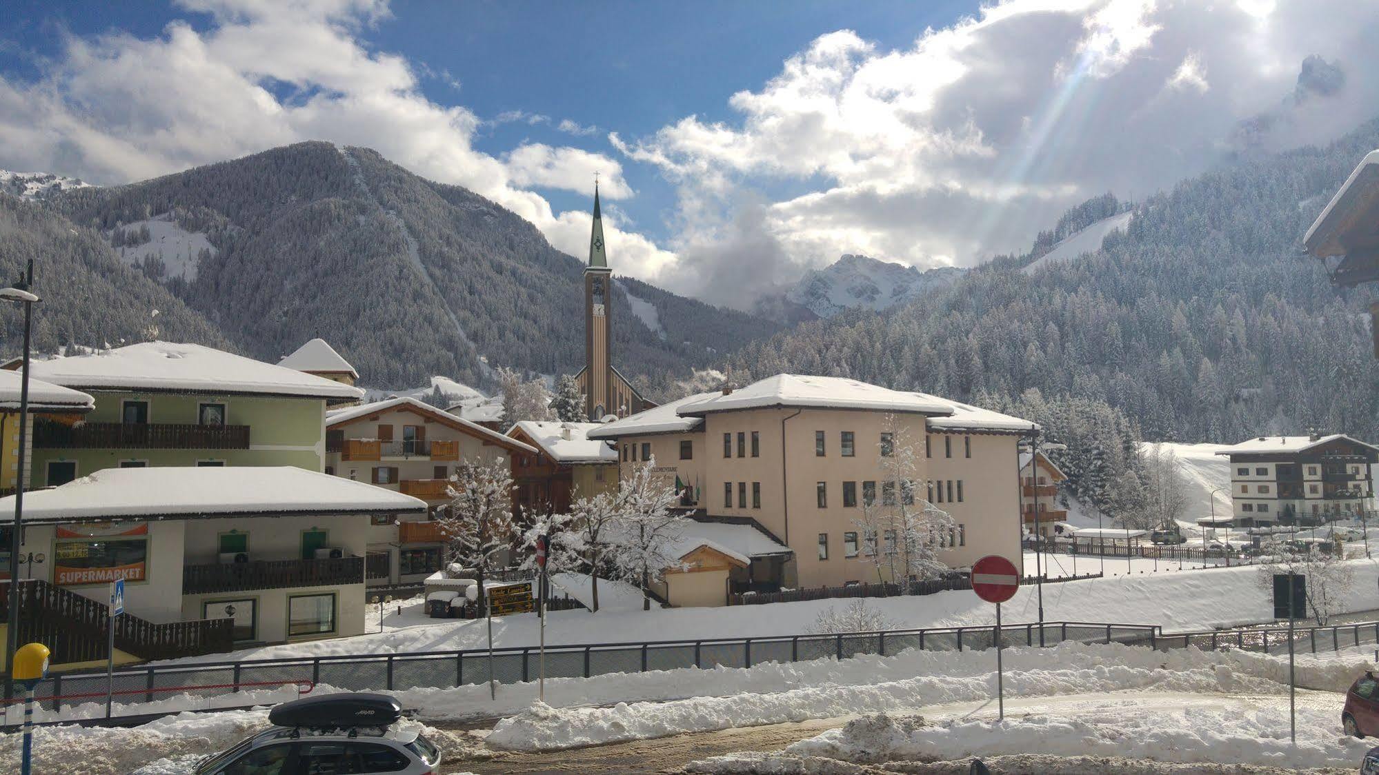 Gh Hotel Monzoni Pozza di Fassa Kültér fotó