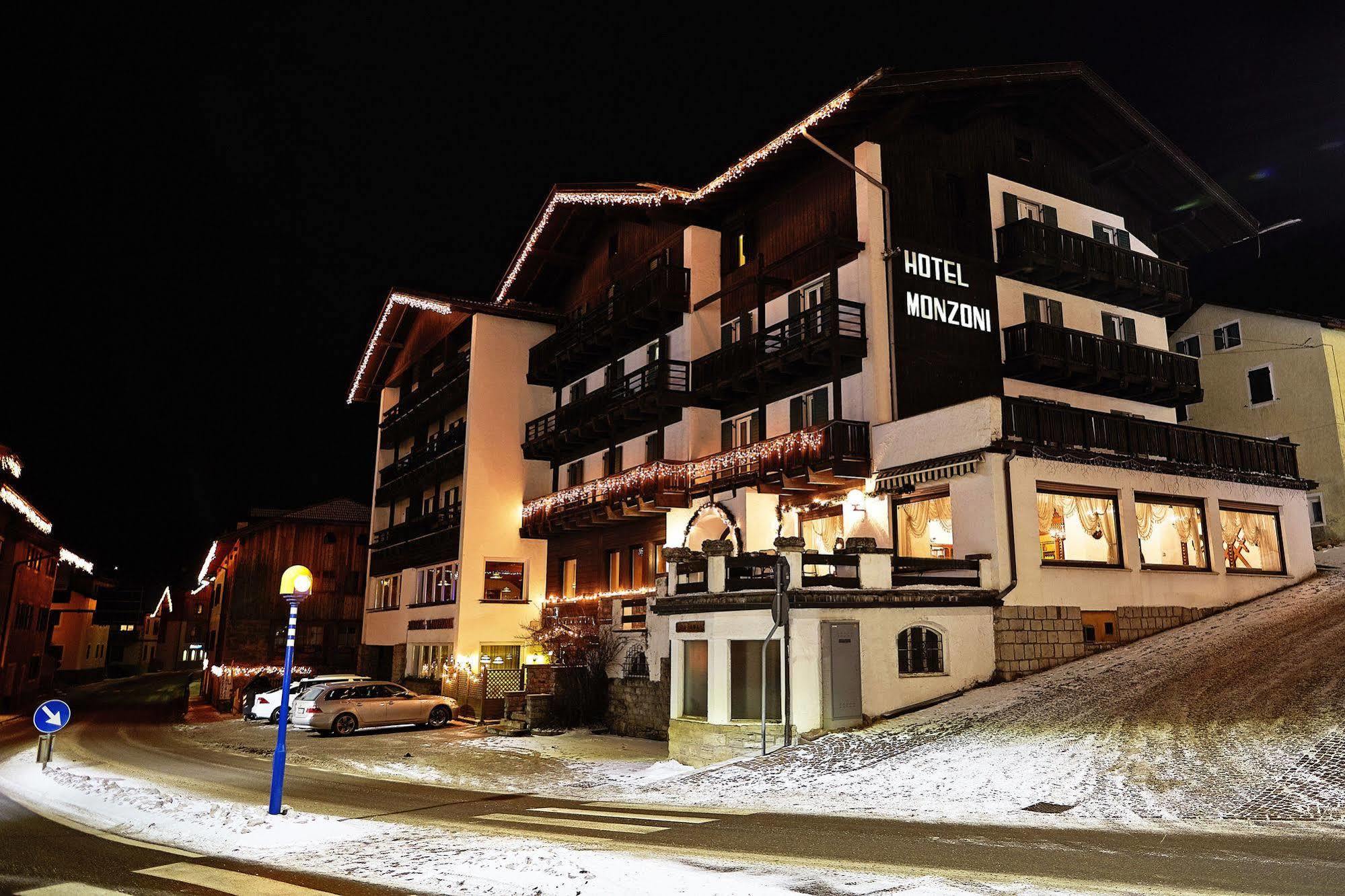 Gh Hotel Monzoni Pozza di Fassa Kültér fotó