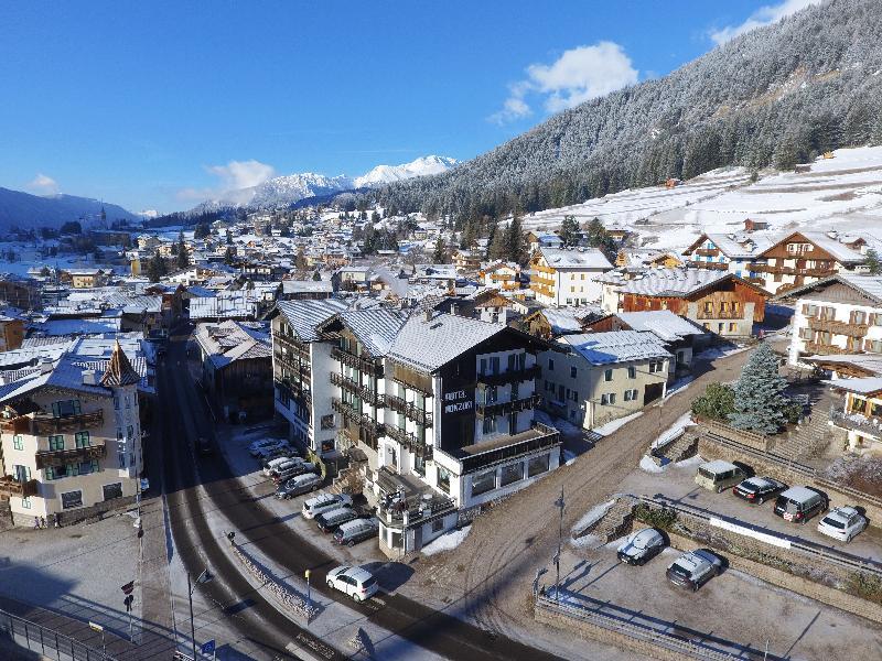 Gh Hotel Monzoni Pozza di Fassa Kültér fotó