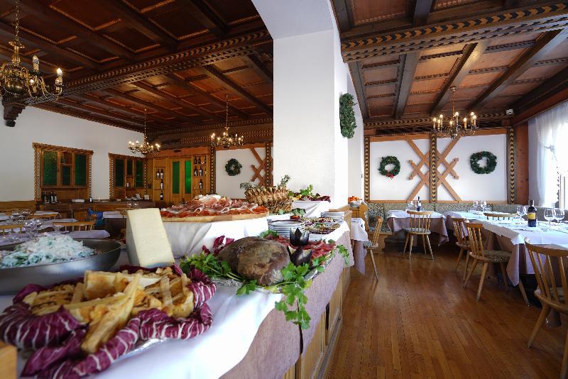 Gh Hotel Monzoni Pozza di Fassa Kültér fotó